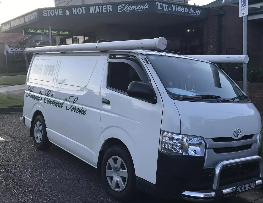The Harrold's van and its green script livery